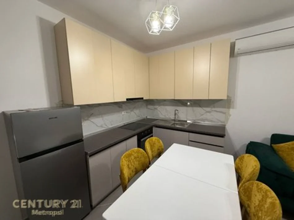 Tirane, jepet me qera apartament 2+1 Kati 5, 92 m² 580 € 