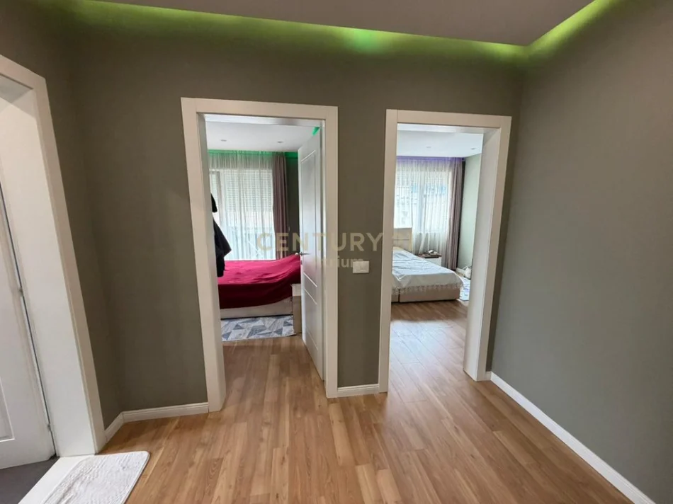 Tirane, jepet me qera apartament 2+1+Ballkon Kati 3, 100 m² 800 € (ISH TREGU ELEKTRIK)