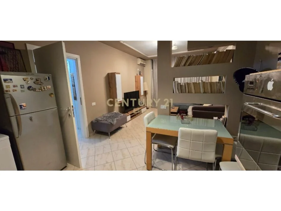 Tirane, jepet me qera apartament 1+1 Kati 4, 67 m² 600 € (kika 1)