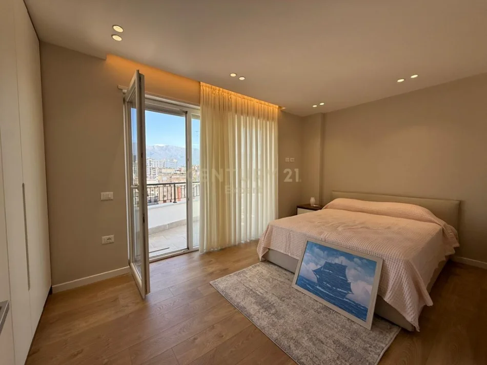 Tirane, jepet me qera apartament 2+1+Ballkon Kati 7, 122 m² 1.600 € (mine peza)