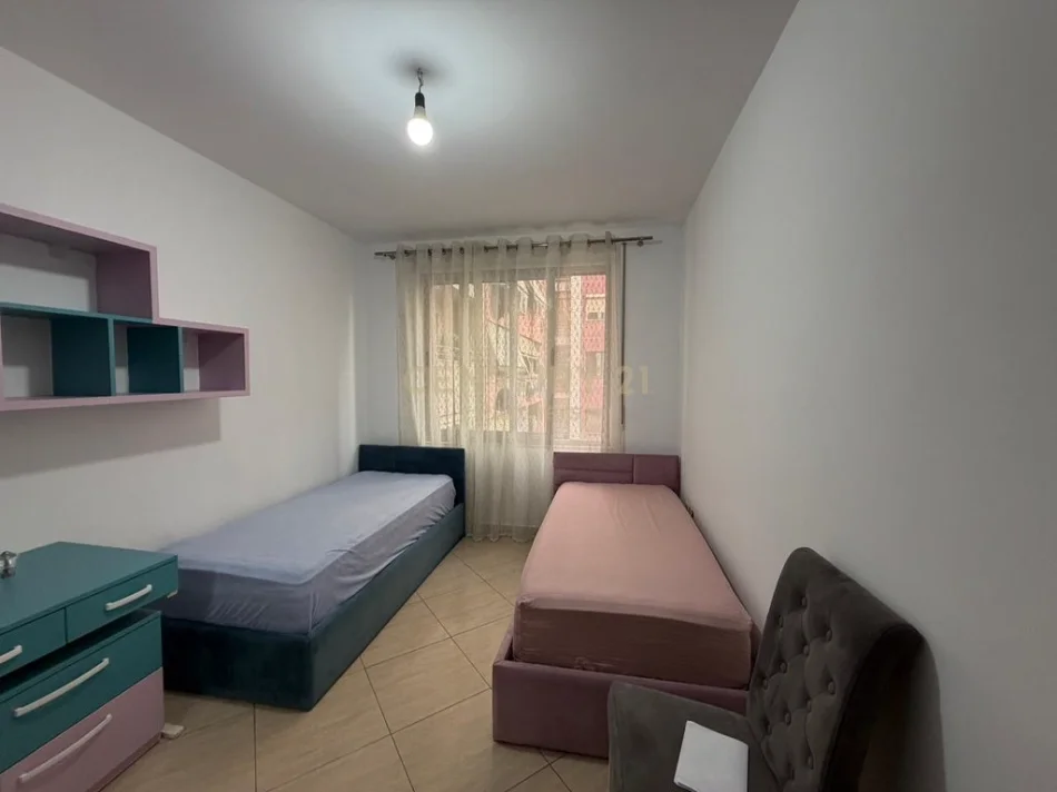 Tirane, shitet apartament 3+1 Kati 2, 116 m² 185.000 € (astiri)