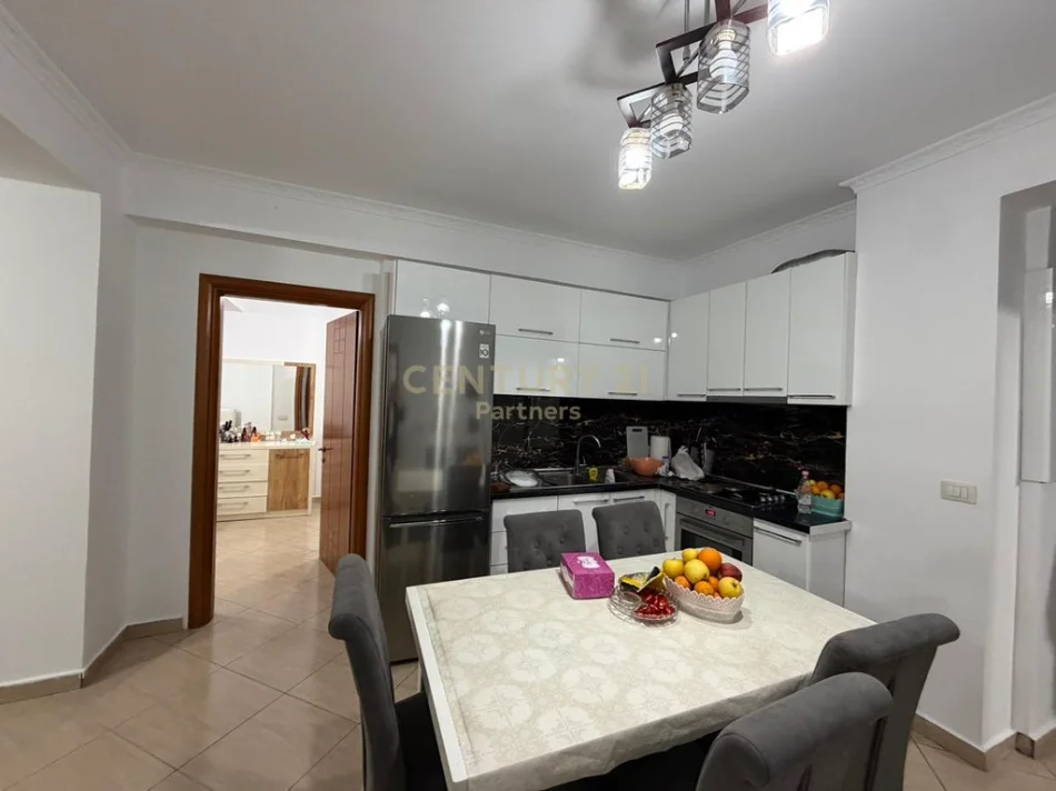 Tirane, shitet apartament 3+1 Kati 2, 116 m² 185.000 € (astiri)