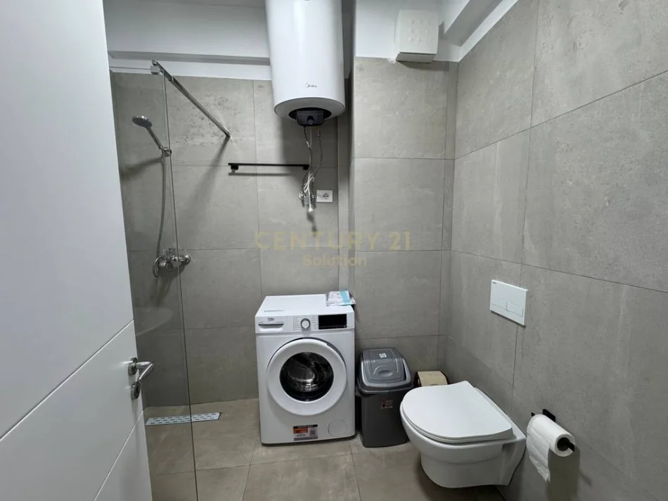 Tirane, jepet me qera apartament 1+1 Kati 5, 64 m² 650 € (astiri)