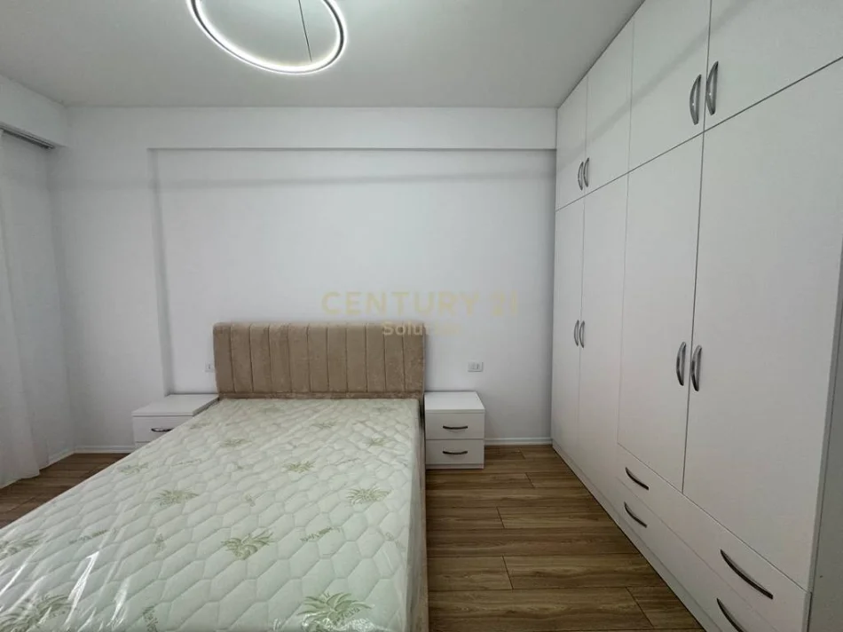 Tirane, jepet me qera apartament 1+1 Kati 5, 64 m² 650 € (astiri)