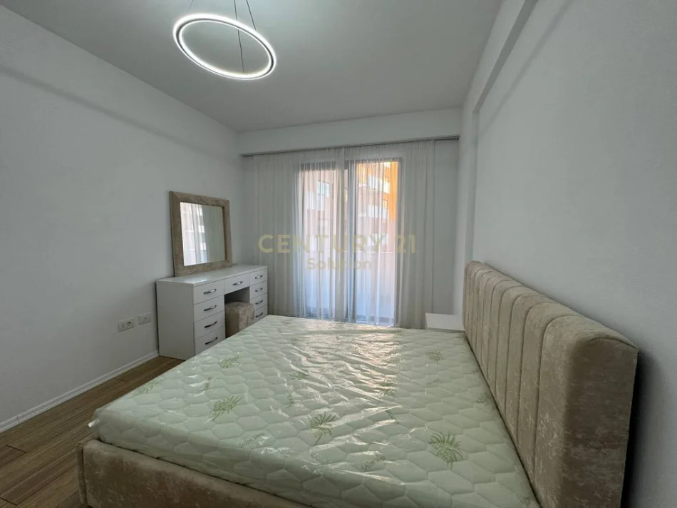 Tirane, jepet me qera apartament 1+1 Kati 5, 64 m² 650 € (astiri)