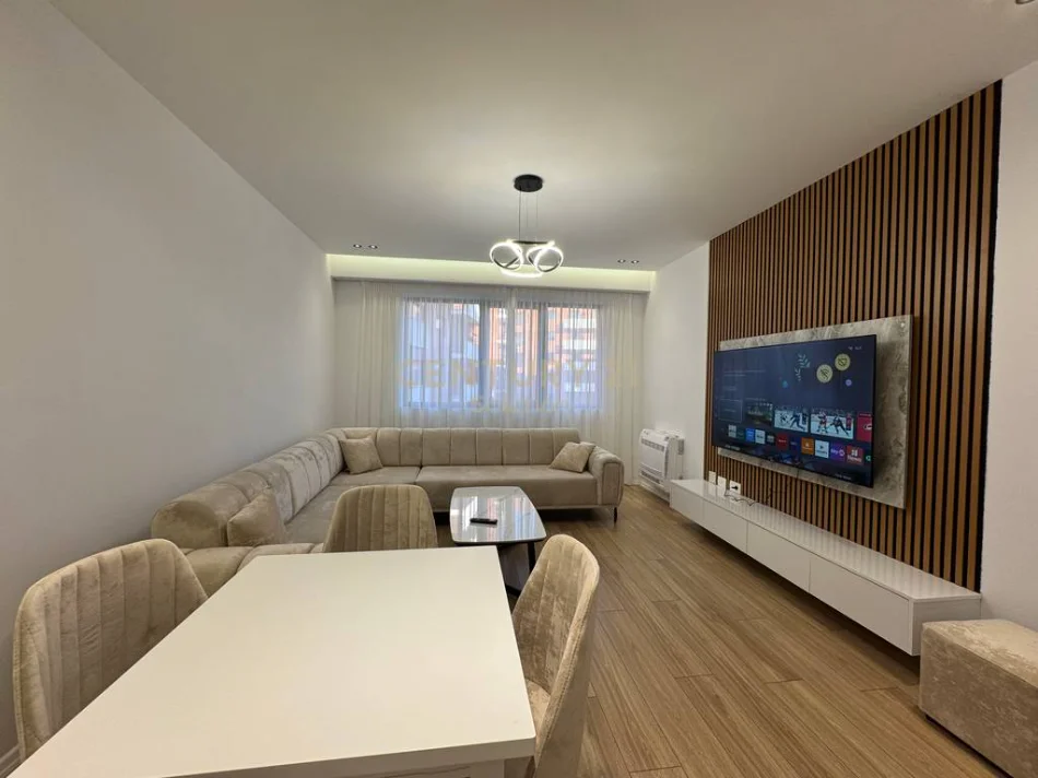 Tirane, jepet me qera apartament 1+1 Kati 5, 64 m² 650 € (astiri)