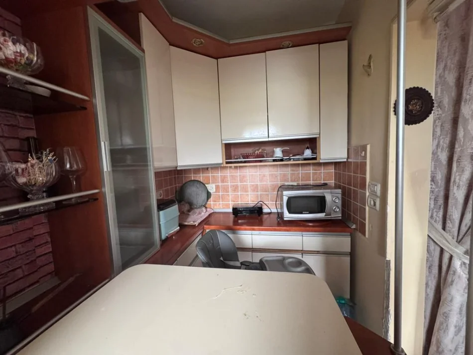 Tirane, jepet me qera apartament 1+1 Kati 4, 350 € 