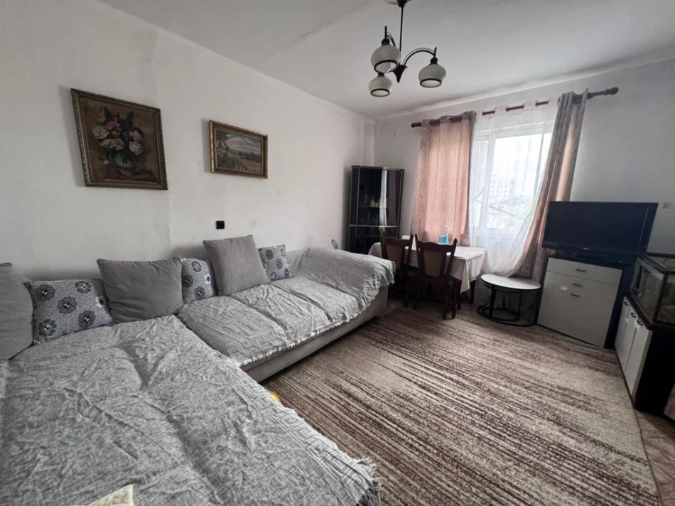 Tirane, jepet me qera apartament 1+1 Kati 4, 350 € 