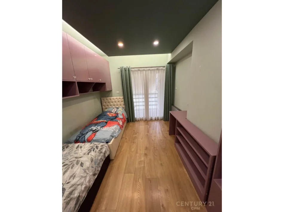 Tirane, jepet me qera apartament 2+1+Ballkon Kati 2, 98 m² 900 € (selvia)