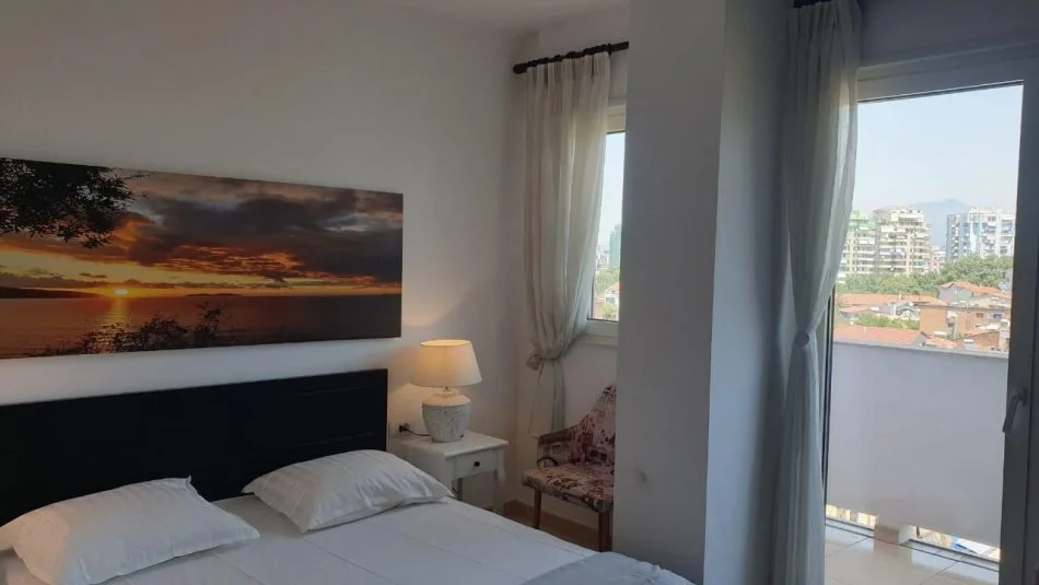 Tirane, jepet me qera apartament 1+1 , 68 m² 700 € (Rruga Sulejman Delvina)