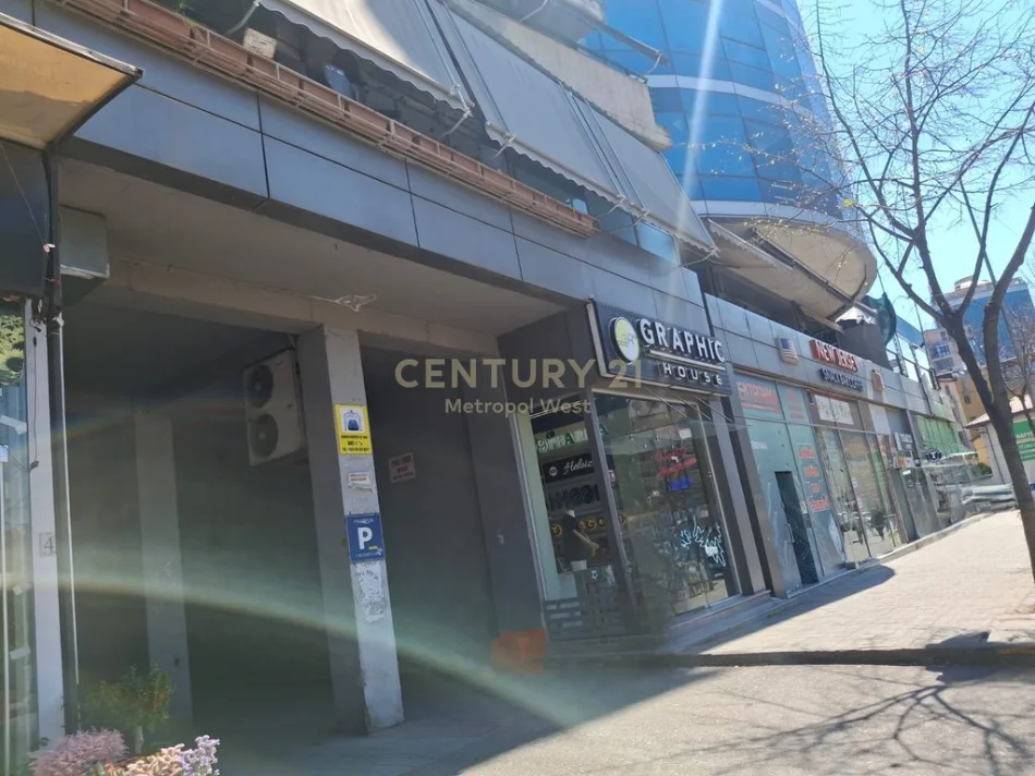 Tirane, shitet ambjent biznesi Kati 0, 28 m² 84.000 € 