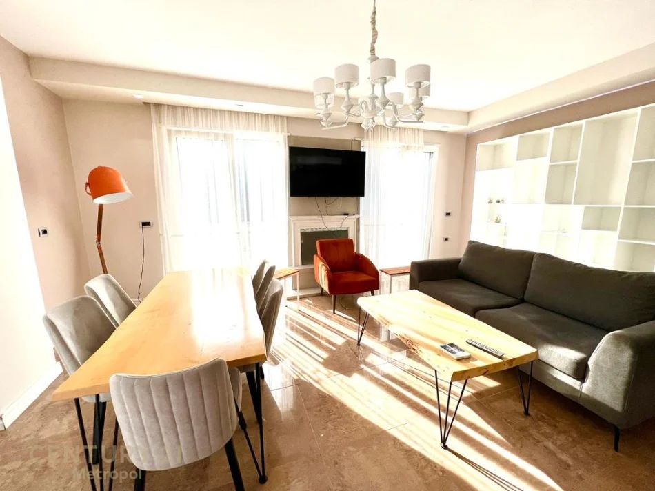 Tirane, shitet apartament 3+1+Ballkon Kati 4, 303 m² 475.000 € (liqeni i thate)