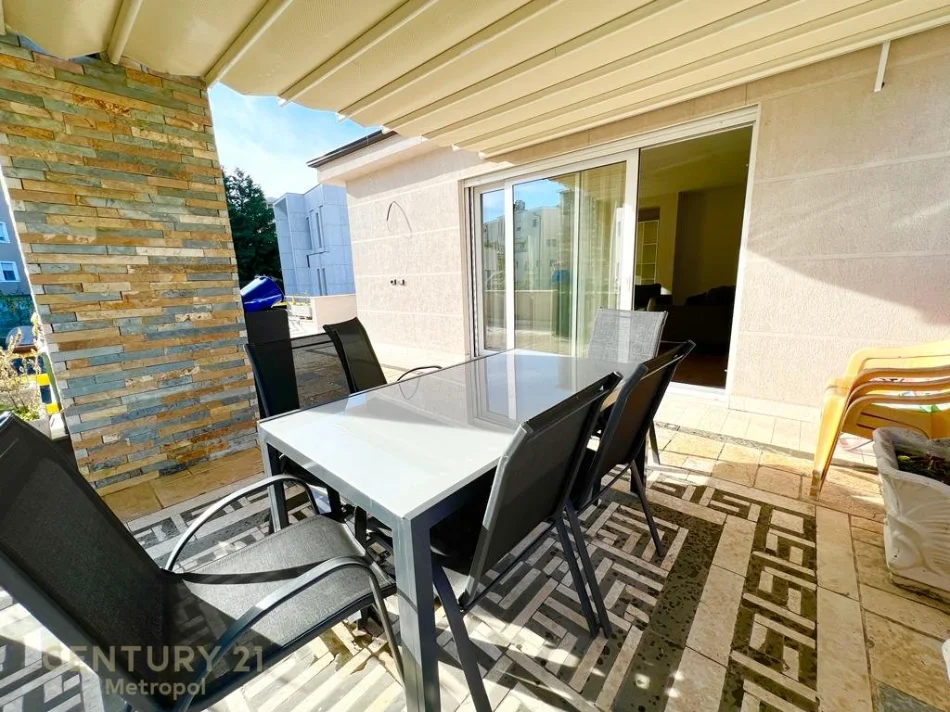 Tirane, shitet apartament 3+1+Ballkon Kati 4, 303 m² 475.000 € (liqeni i thate)