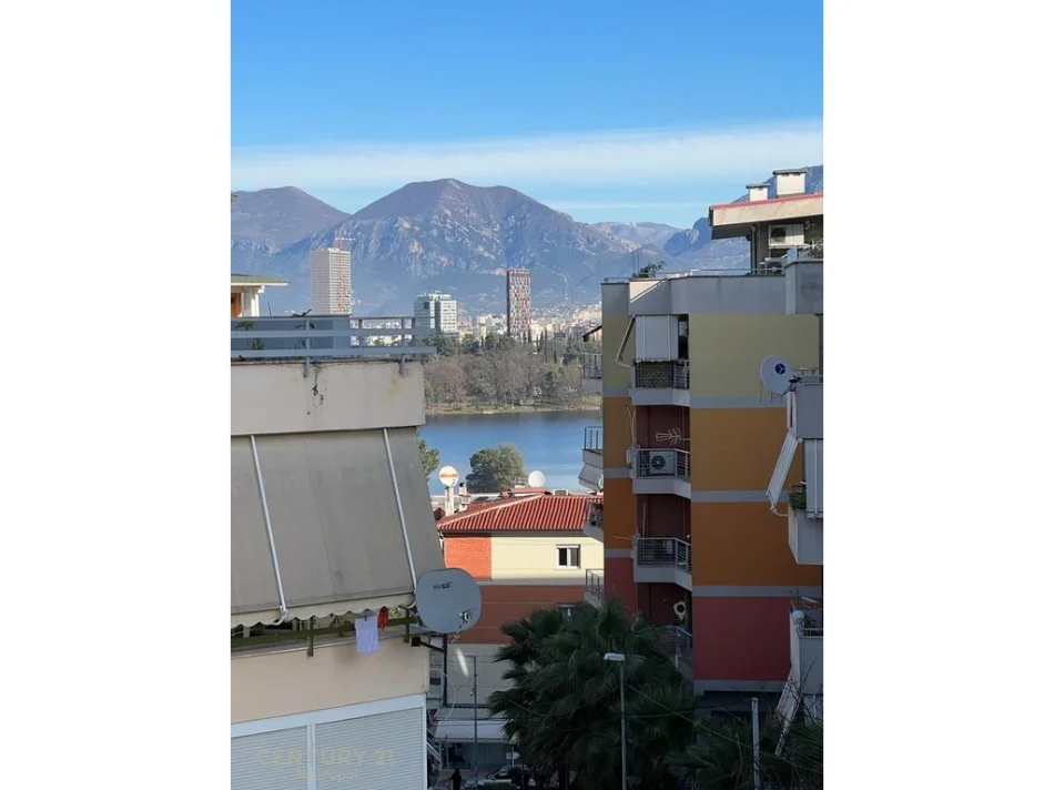 Tirane, shitet apartament 3+1+Ballkon Kati 4, 303 m² 475.000 € (liqeni i thate)