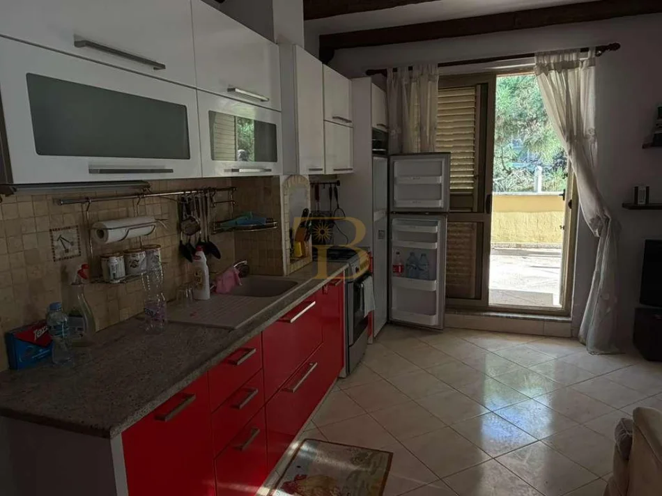 Durres, jepet me qera apartament 2+1+Ballkon Kati 4, 119 m² 130.000 € (Golem)