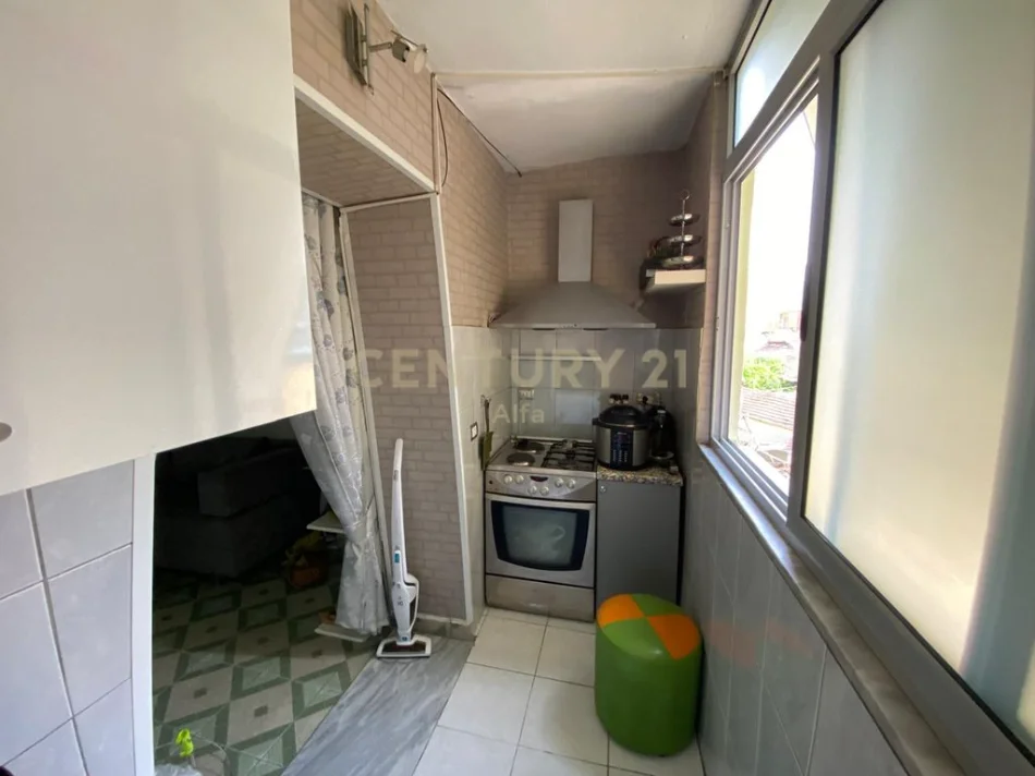 Tirane, shitet apartament 1+1+Ballkon Kati 3, 50 m² 144.000 € (selvia siri kodra)