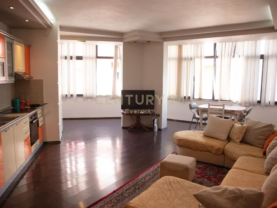 Tirane, shitet apartament 2+1+Ballkon Kati 6, 115 m² 196.000 € (kodra e diellit rrapo hekali)