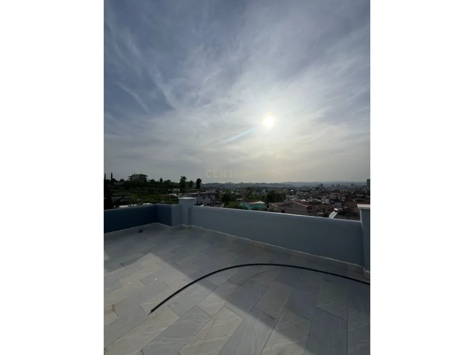 Tirane, jepet me qera apartament 1+1+Ballkon Kati 3, 110 m² 600 € (Liqeni i Farkes)