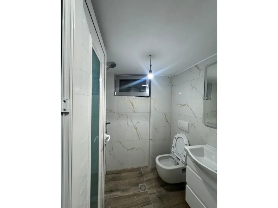 Tirane, jepet me qera apartament 3+1+Ballkon Kati 1, 125 m² 700 € (Liqeni i Farkes)