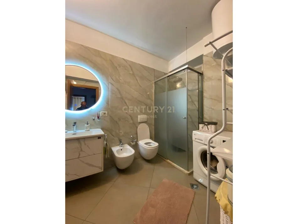Tirane, jepet me qera apartament 2+1 Kati 4, 106 m² 750 €