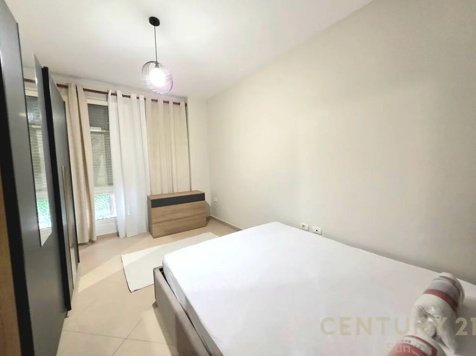Tirane, jepet me qera apartament 2+1 Kati 0, 101 m² 700 € (liqeni i thate)