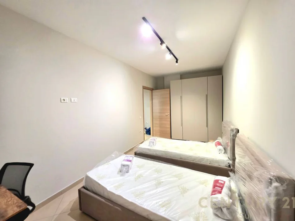 Tirane, jepet me qera apartament 2+1 Kati 0, 101 m² 700 € (liqeni i thate)