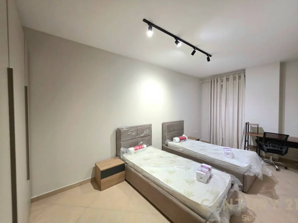 Tirane, jepet me qera apartament 2+1 Kati 0, 101 m² 700 € (liqeni i thate)