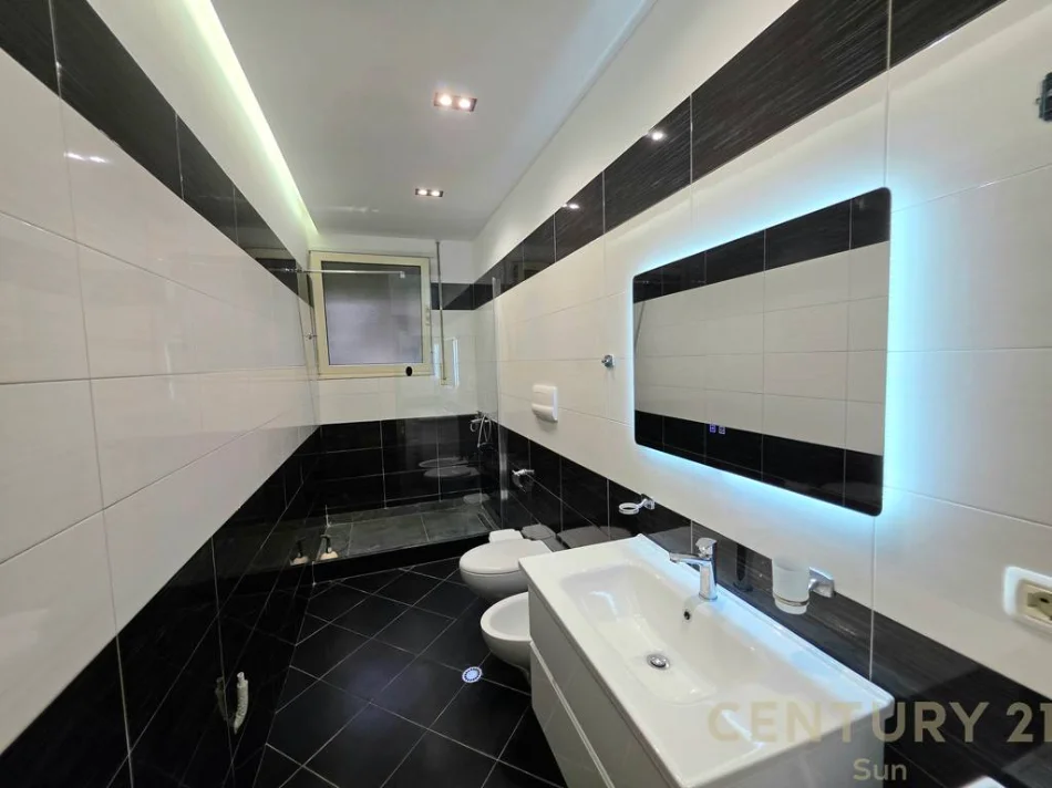 Tirane, jepet me qera apartament 2+1 Kati 0, 101 m² 700 € (liqeni i thate)