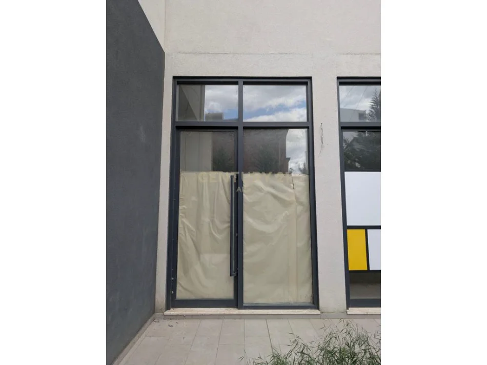 Tirane, shitet ambjent biznesi Kati 0, 46 m² 128.000 € 