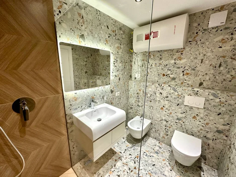 Tirane, jepet me qera apartament 2+1+Ballkon Kati 2, 100 m² 1.200 € (liqeni i thate)