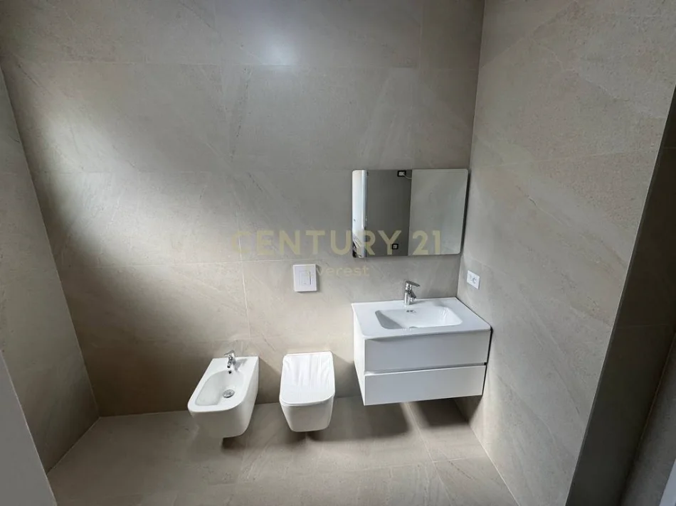 Tirane, shitet apartament 2+1 Kati 7, 108 m² 163.000 € (astir)