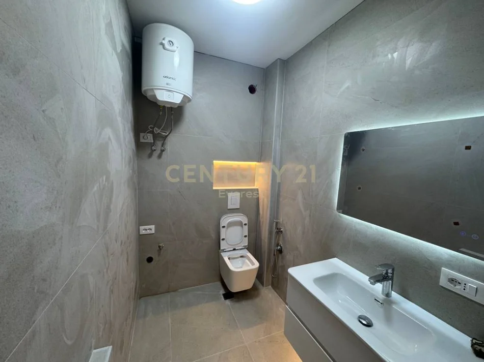 Tirane, shitet apartament 2+1 Kati 7, 108 m² 163.000 € (astir)