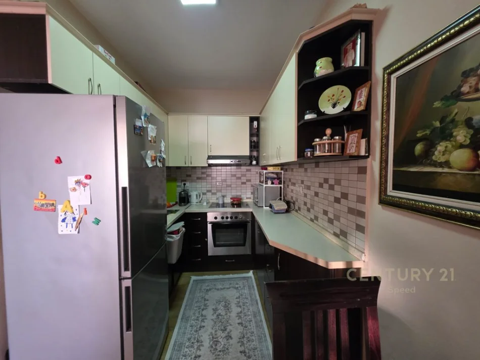 Tirane, jepet me qera apartament 1+1 Kati 5, 51 m² 430 € (shkolla e bashkuar)