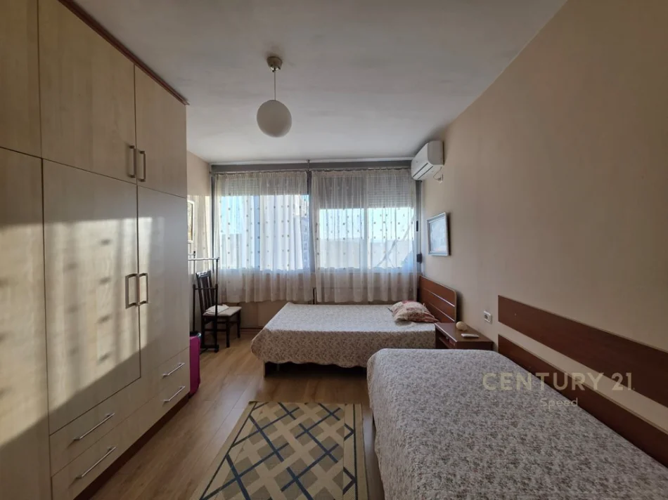 Tirane, jepet me qera apartament 1+1 Kati 5, 51 m² 430 € (shkolla e bashkuar)