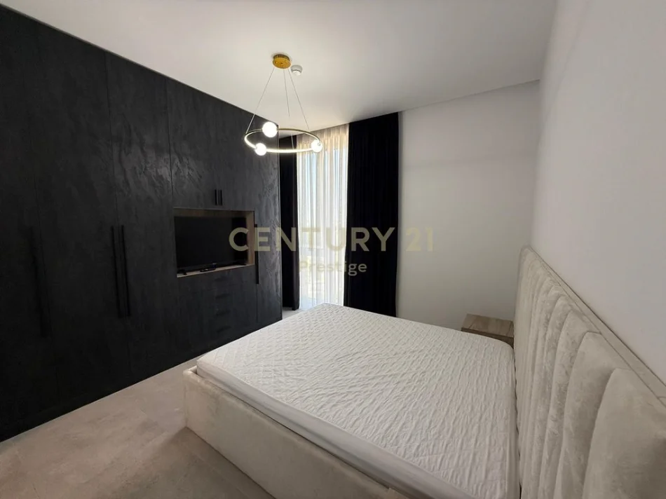 Tirane, jepet me qera apartament 2+1 Kati 1, 105 m² 1.200 € (liqeni i thate)