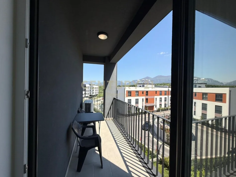 Tirane, jepet me qera apartament 2+1 Kati 1, 105 m² 1.200 € (liqeni i thate)