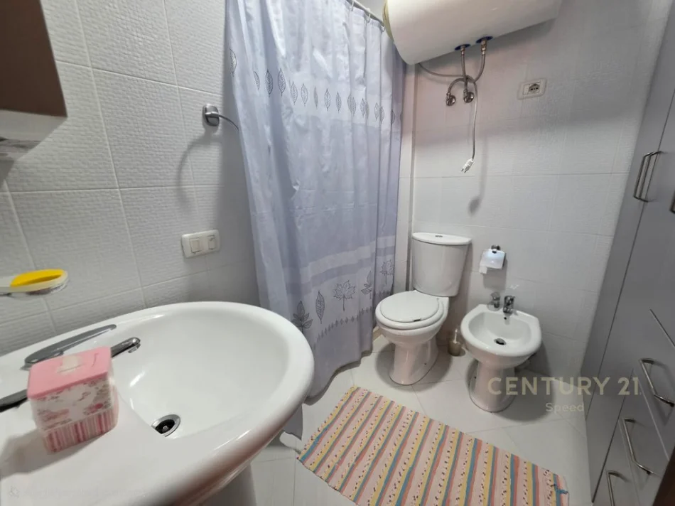 Tirane, jepet me qera apartament 1+1 Kati 5, 51 m² 430 € (shkolla e bashkuar)