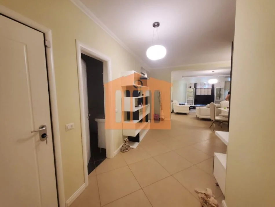 Durres, jepet me qera apartament 3+1+Ballkon Kati 6, 150 m² 800 € (vollga)