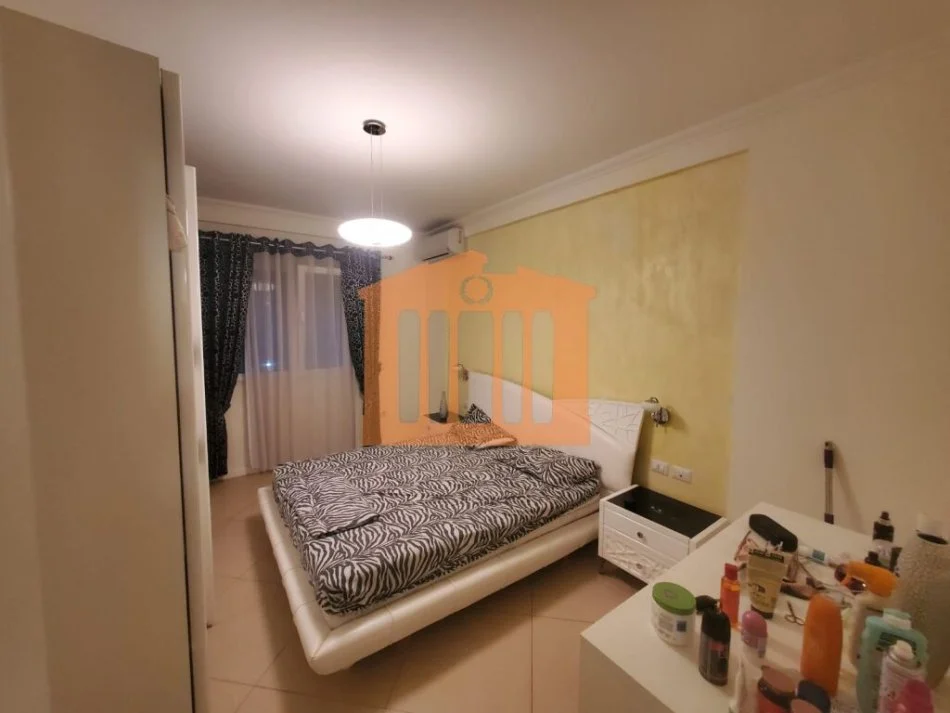 Durres, jepet me qera apartament 3+1+Ballkon Kati 6, 150 m² 800 € (vollga)