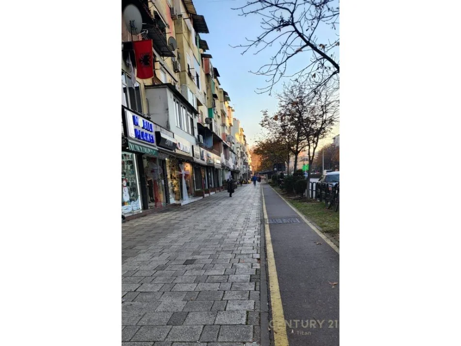 Tirane, shitet ambjent biznesi Kati 1, 100 m² 720.000 € (Inxhinjeria e Ndertimit)