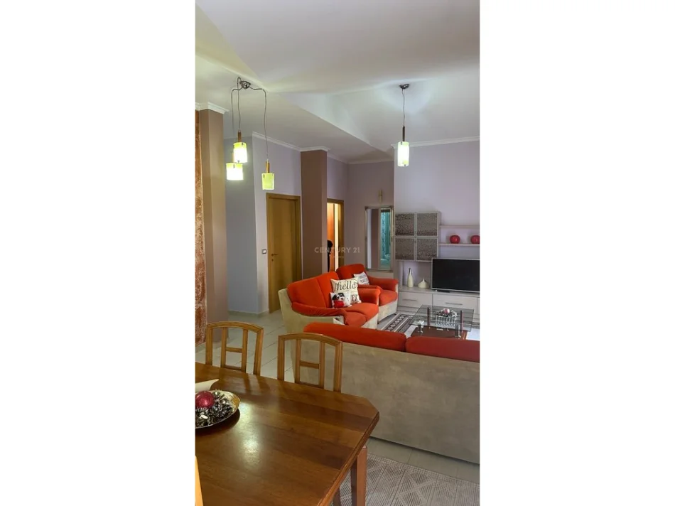 Tirane, jepet me qera apartament 3+1 Kati 3, 144 m² 850 € (kristal center)