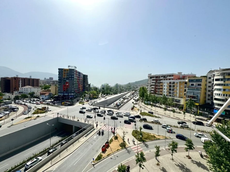 Tirane, shitet apartament 1+1 Kati 8, 68 m² 