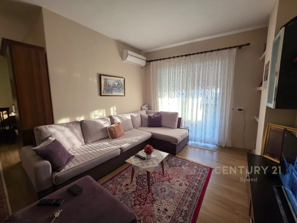 Tirane, jepet me qera apartament 1+1 Kati 5, 51 m² 430 € (shkolla e bashkuar)
