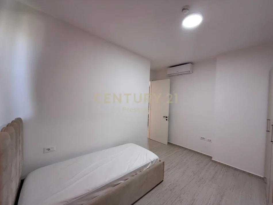 Tirane, jepet me qera apartament 3+1+Aneks+Ballkon Kati 2, 116 m² 1.450 € (Liqeni i Thate)