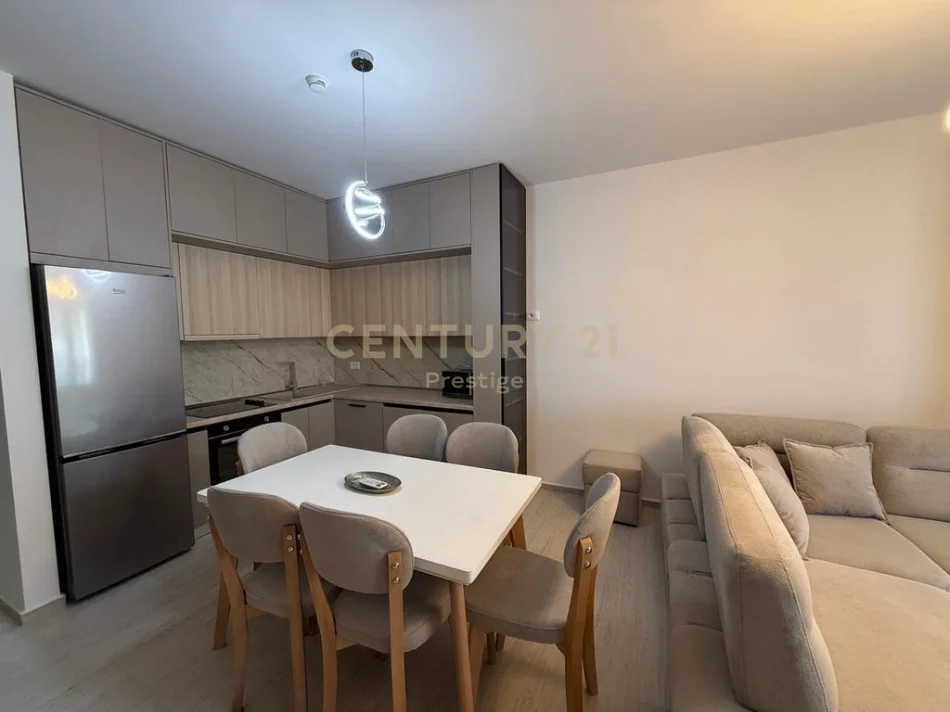 Tirane, jepet me qera apartament 3+1+Aneks+Ballkon Kati 2, 116 m² 1.450 € (Liqeni i Thate)