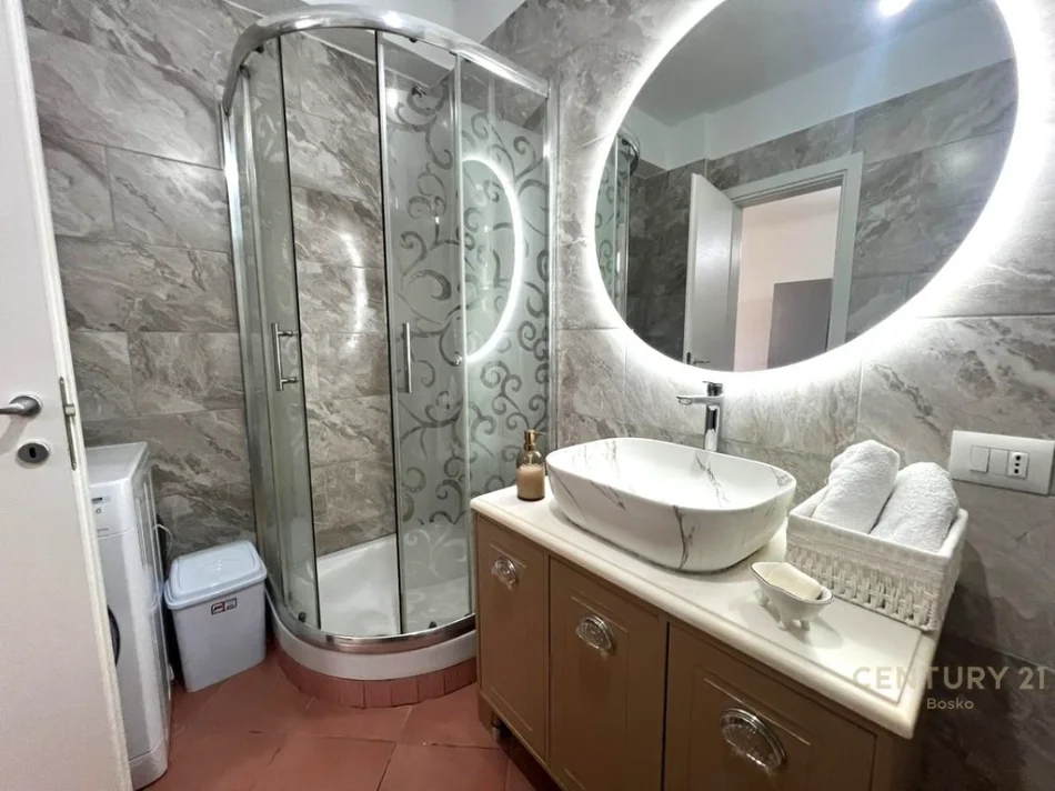 Tirane, shitet apartament 1+1+Ballkon Kati 2, 57 m² 130.000 € (don bosko)