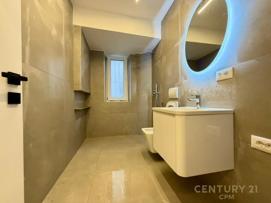 Tirane, shitet apartament 1+1 , 56 m² 154.000 € (pazari i ri)