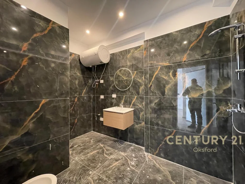 Tirane, shitet apartament 1+1+Ballkon Kati 12, 72 m² 160.000 € (selite)