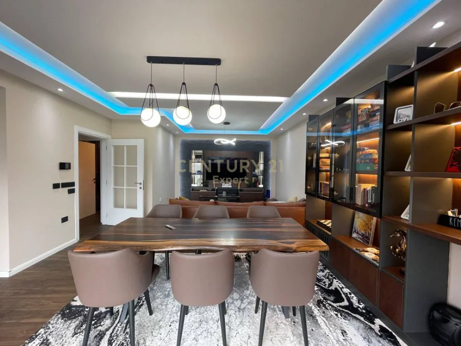 Tirane, shitet apartament duplex 3+1+Aneks+Ballkon Kati 5, 190 m² 470.000 € (kodra e diellit 2)