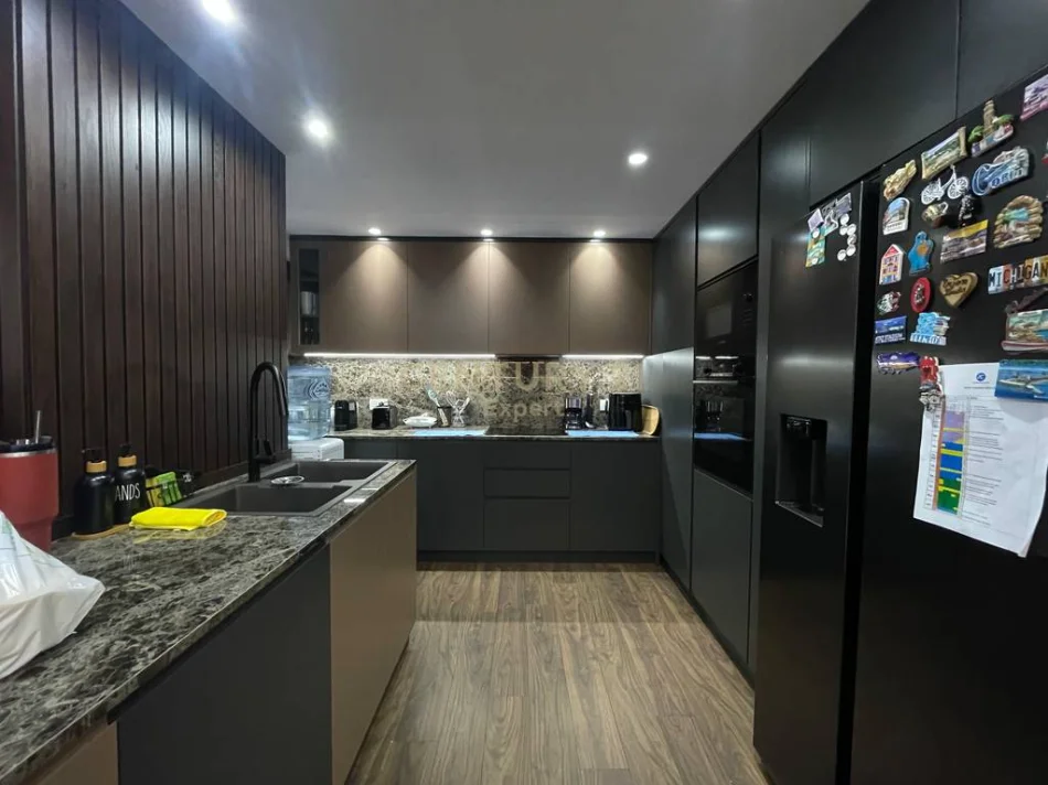 Tirane, shitet apartament duplex 3+1+Aneks+Ballkon Kati 5, 190 m² 470.000 € (kodra e diellit 2)